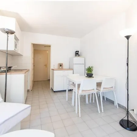 Cosy 1 Bed Apt W/balcony In Cannes * אנטיב
